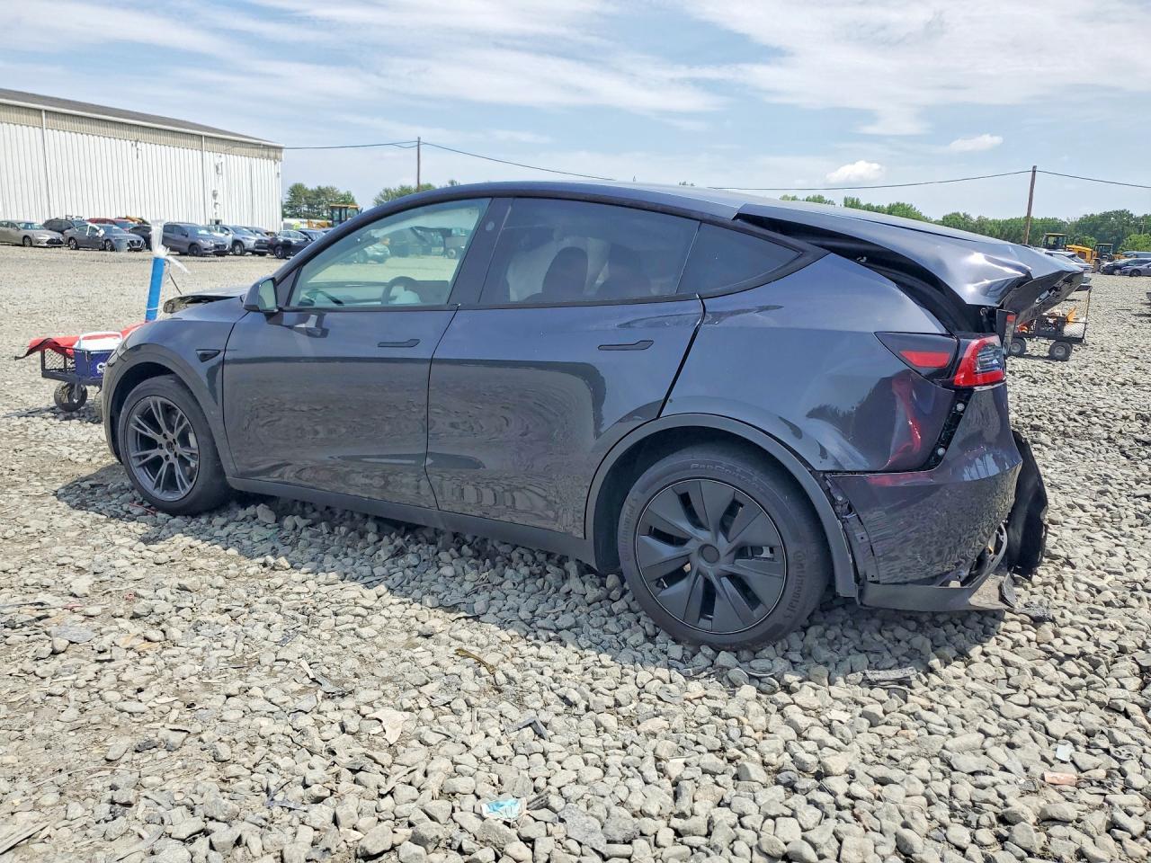 2024 Tesla Model Y - zdjęcie 2