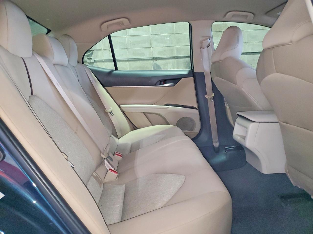 2018 Toyota Camry Le - zdjęcie 10