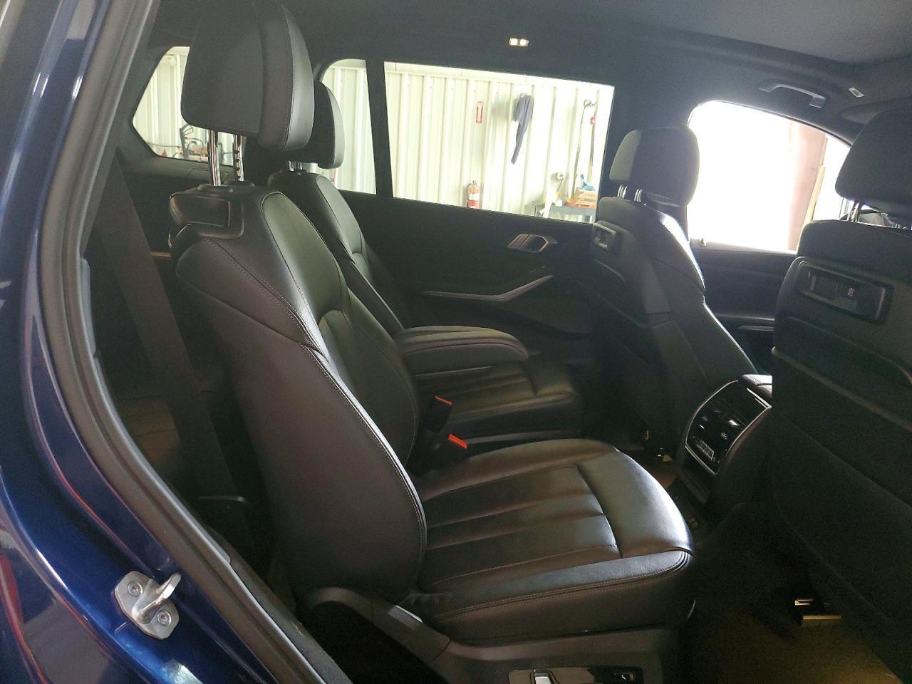 2021 BMW X7 xDrive40I - zdjęcie 11