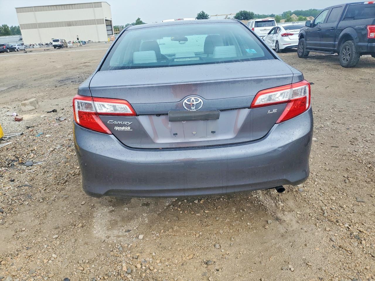 2014 Toyota Camry Le - zdjęcie 6