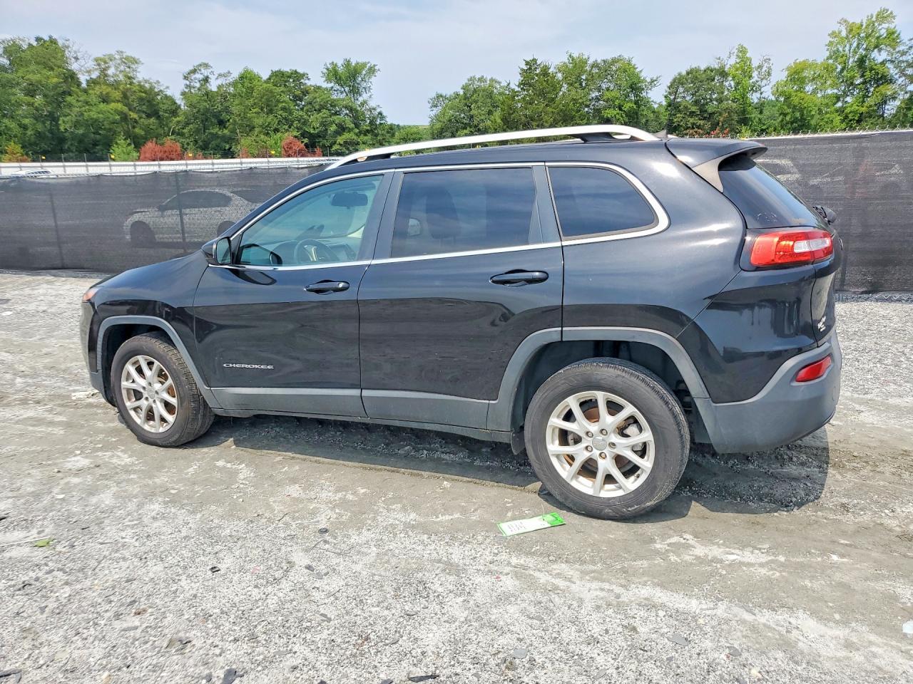 2017 Jeep Cherokee Latitude - zdjęcie 2