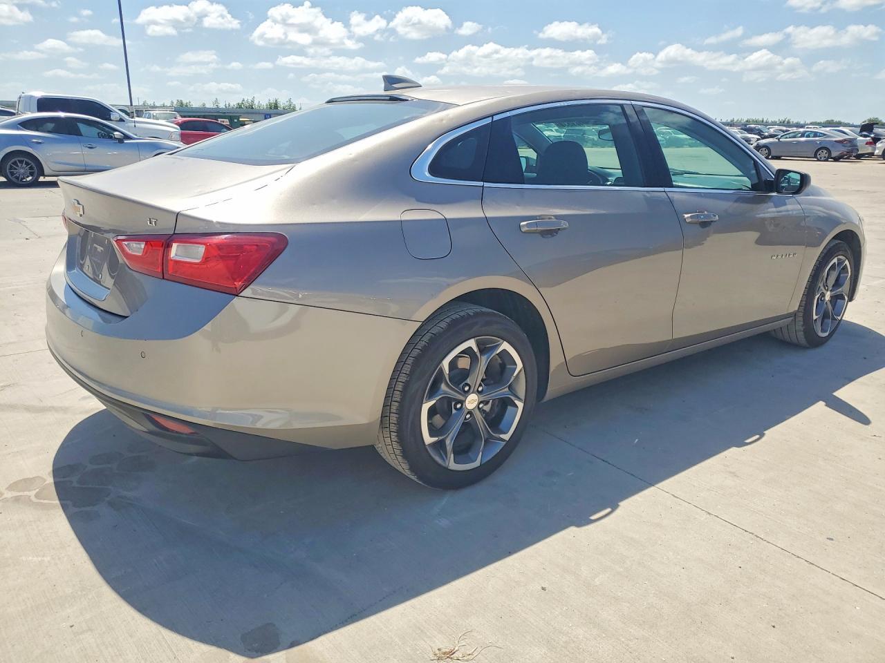 2024 Chevrolet Malibu Lt - zdjęcie 3