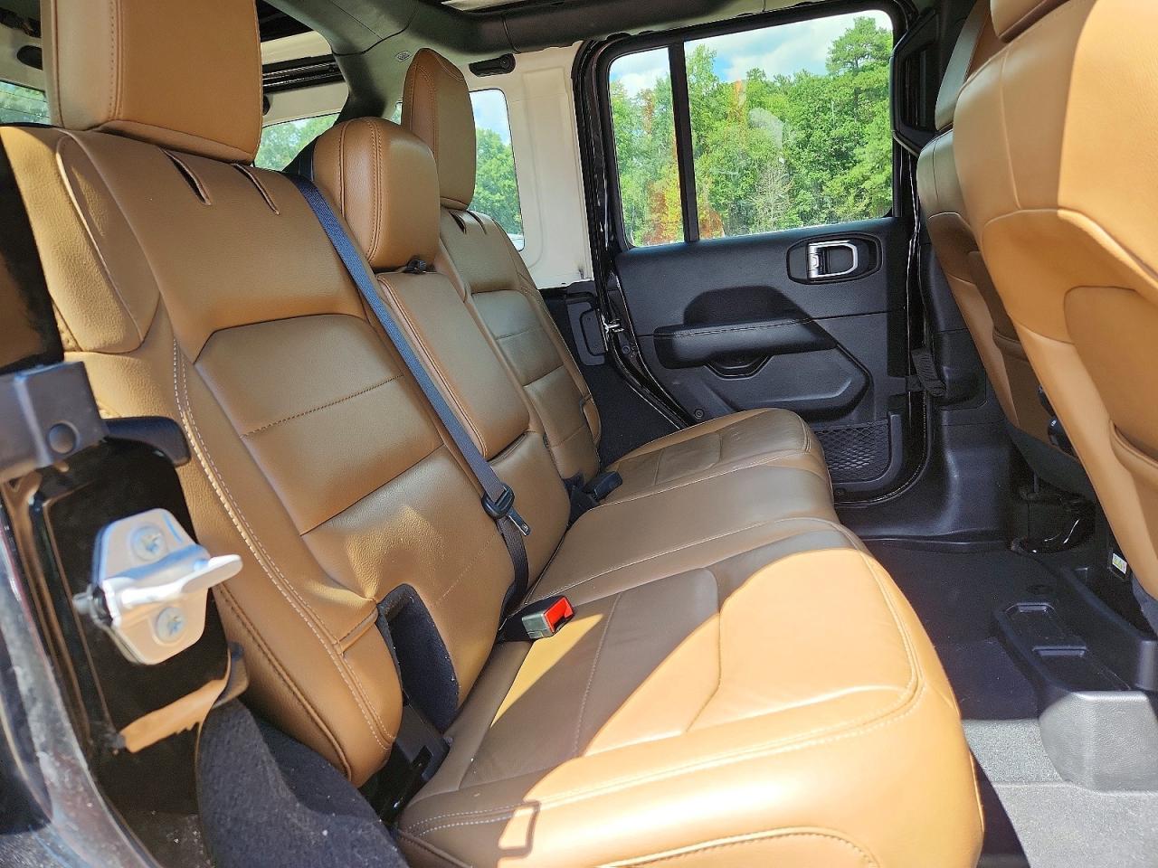 2022 Jeep Wrangler Unlimited Sahara - zdjęcie 11