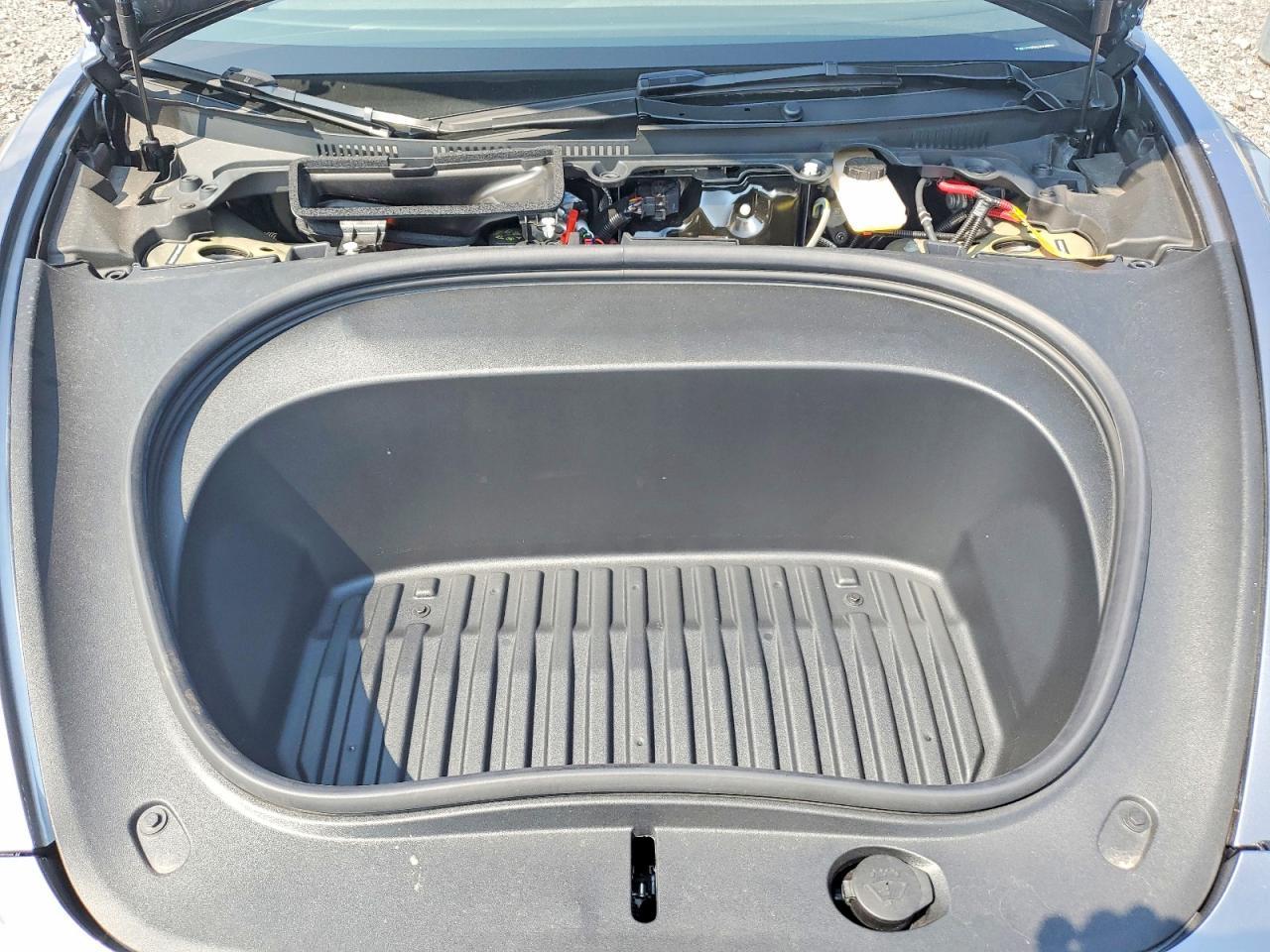 2026 Tesla Model 3 - zdjęcie 11