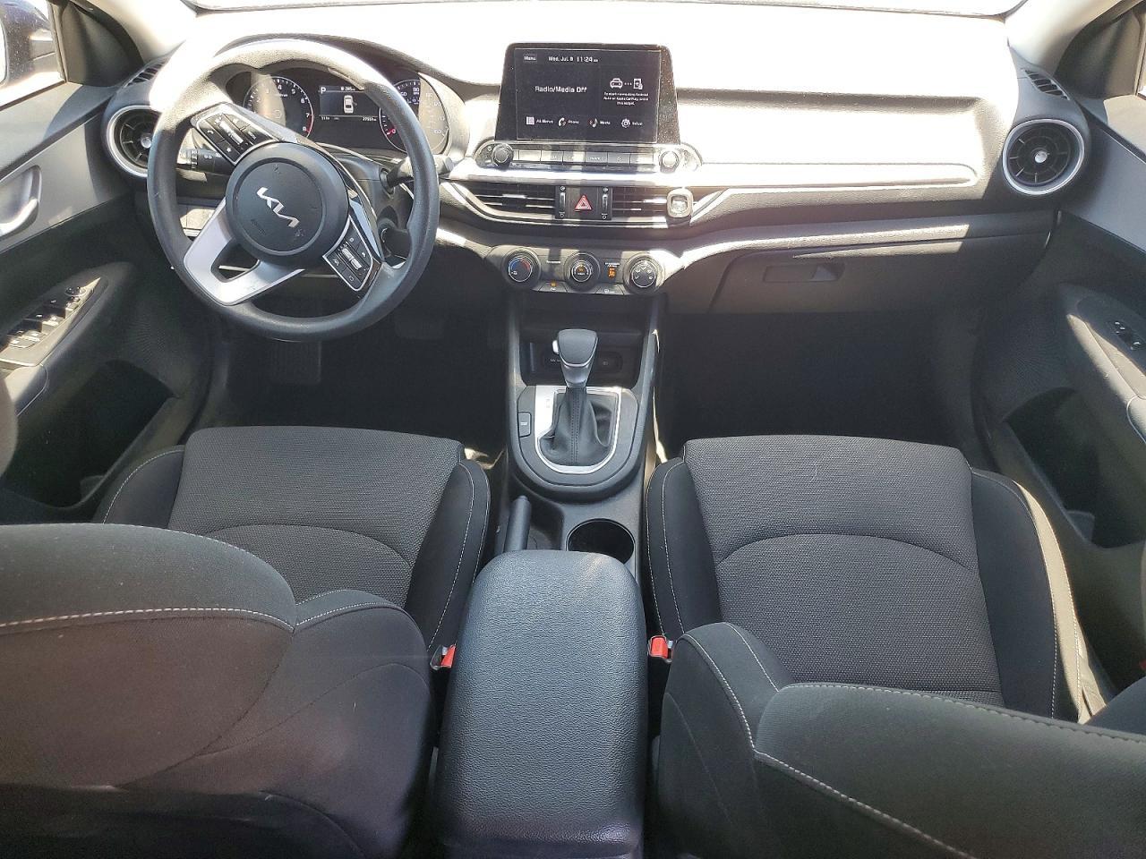2024 Kia Forte Lxs - zdjęcie 8
