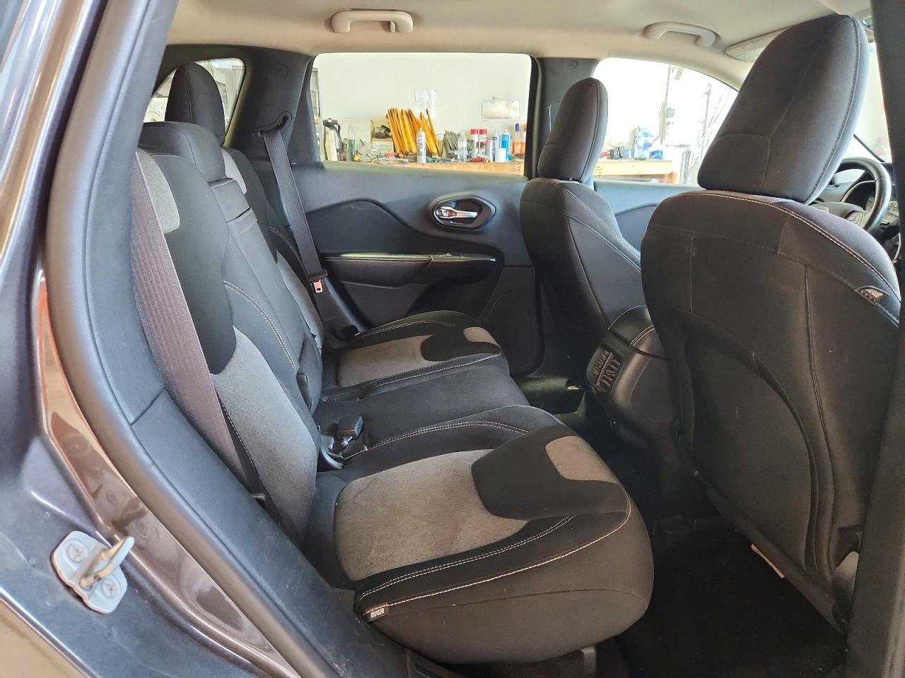 2014 Jeep Cherokee Latitude - zdjęcie 11