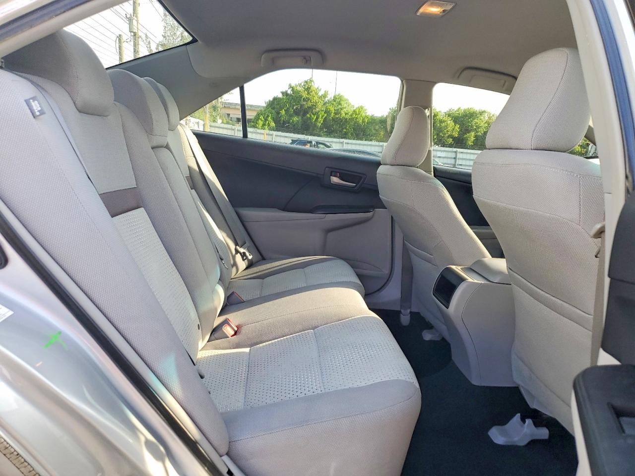 2014 Toyota Camry Le - zdjęcie 10