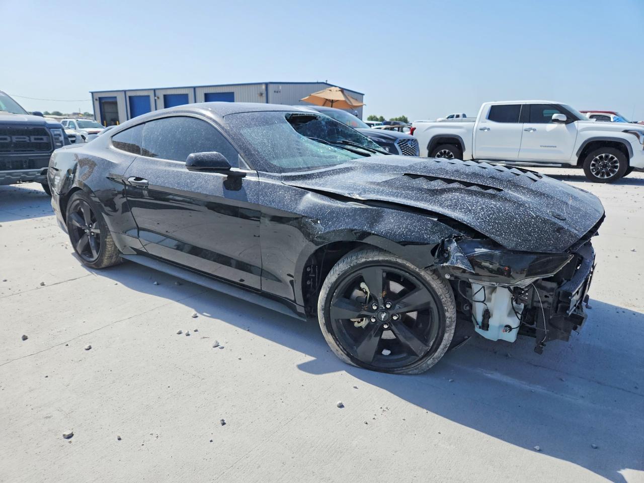 2022 Ford Mustang - zdjęcie 4