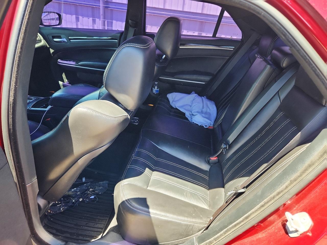 2019 Chrysler 300 S - zdjęcie 12