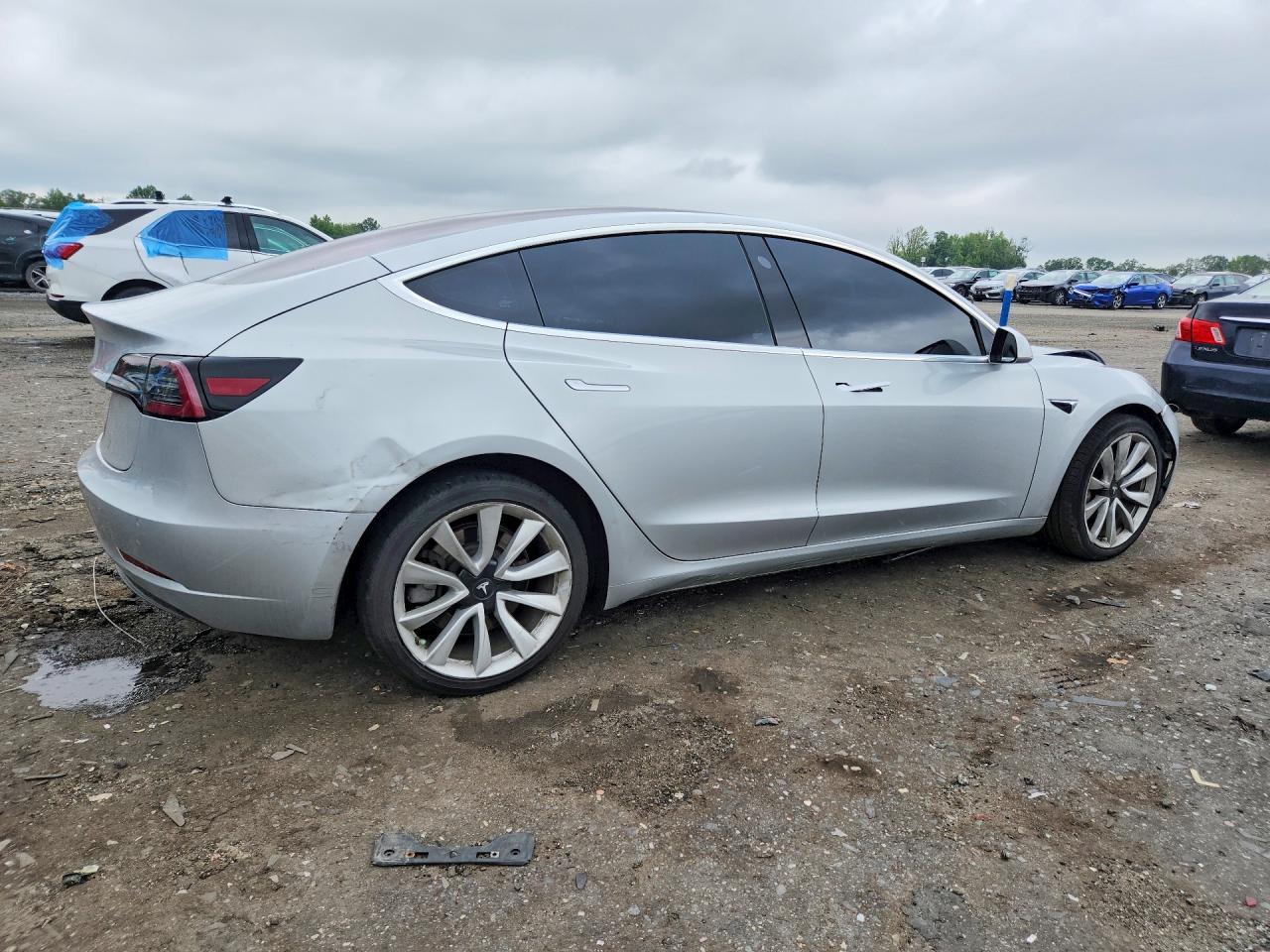 2018 Tesla Model 3 - zdjęcie 3