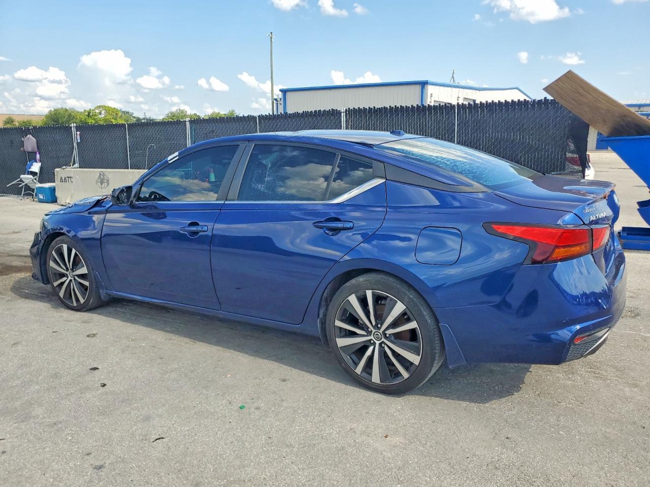 2020 Nissan Altima Sr - zdjęcie 3