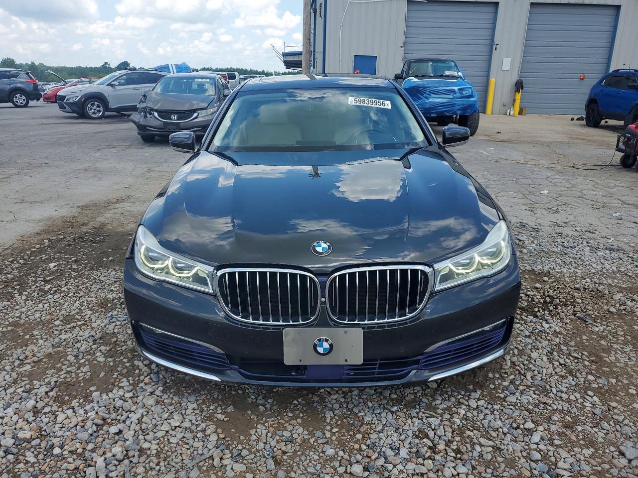 2016 BMW Seria 7 750i - zdjęcie 5