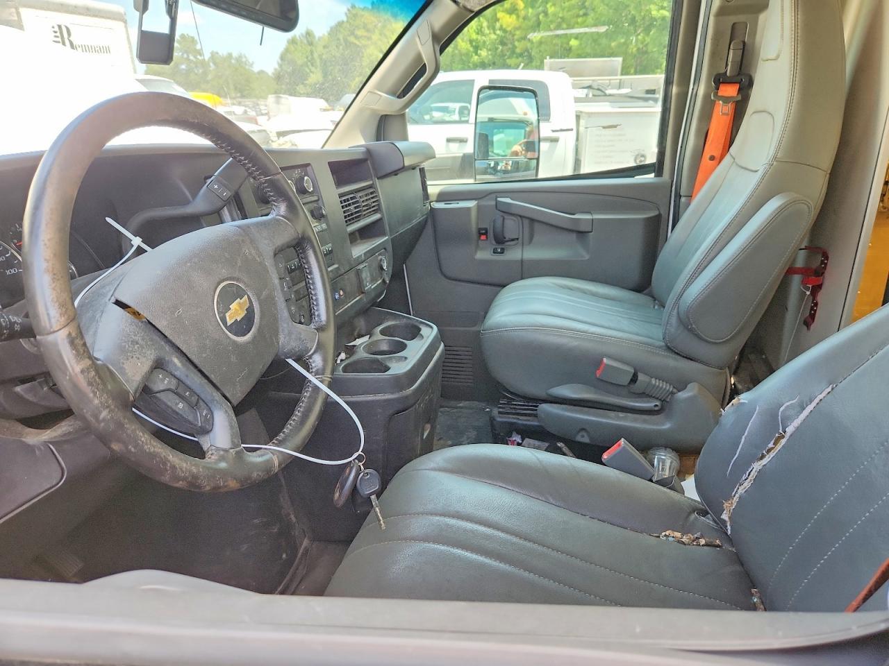 2023 Chevrolet Express G3500 - zdjęcie 7