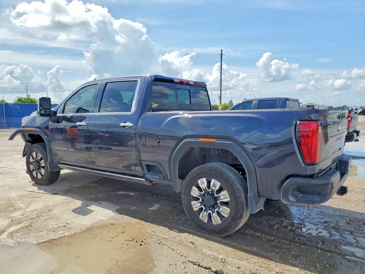 2025 GMC Sierra K2500 Denali - zdjęcie 2