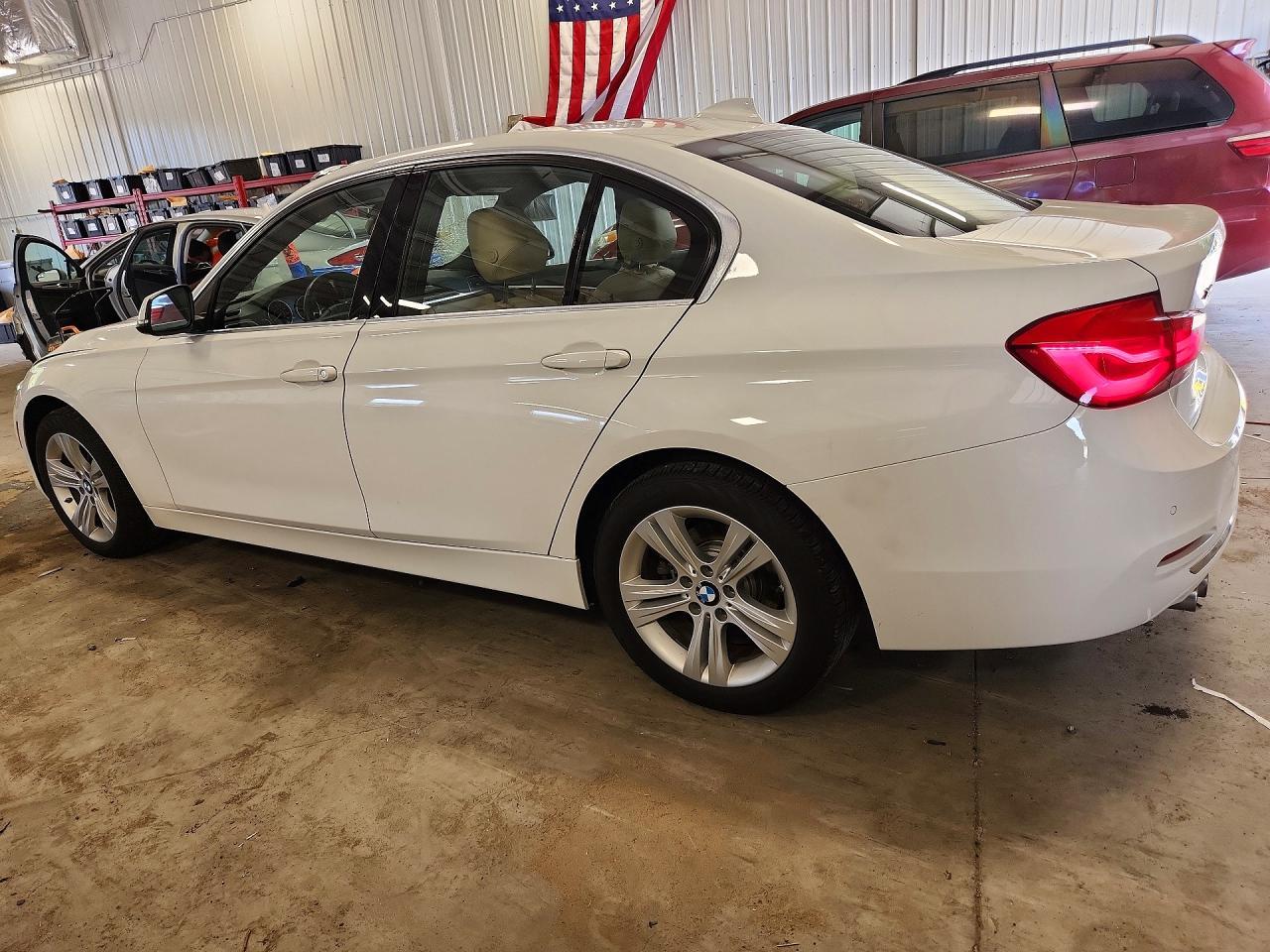 2017 BMW Seria 3 330i - zdjęcie 2
