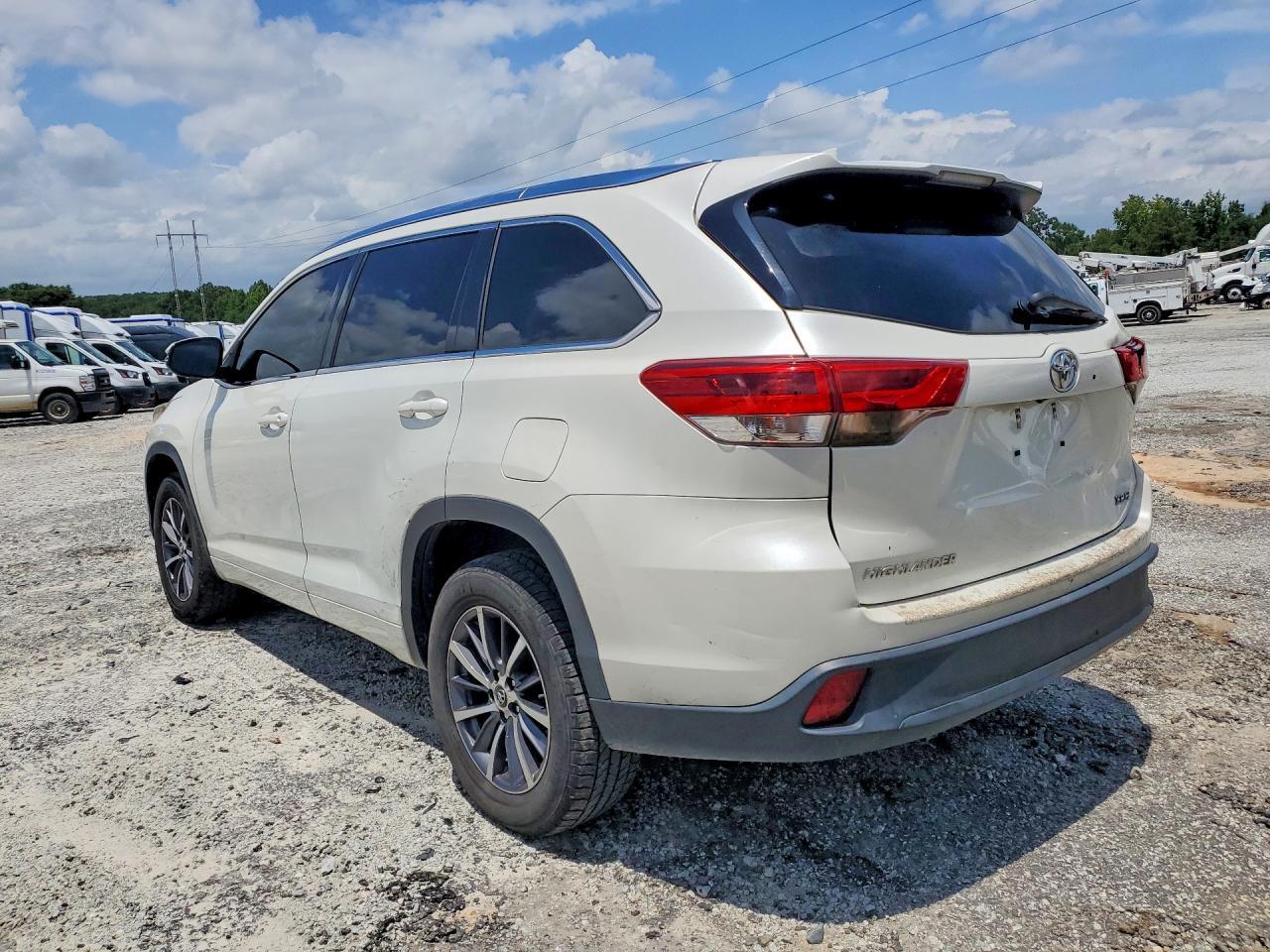 2017 Toyota Highlander Xle - zdjęcie 2