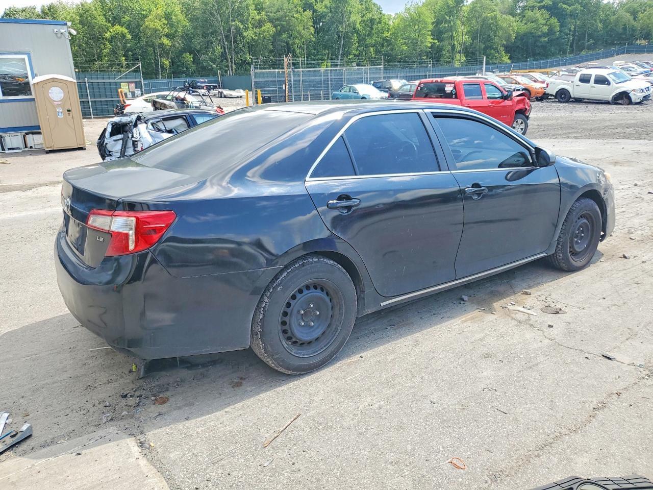 2014 Toyota Camry Le - zdjęcie 3
