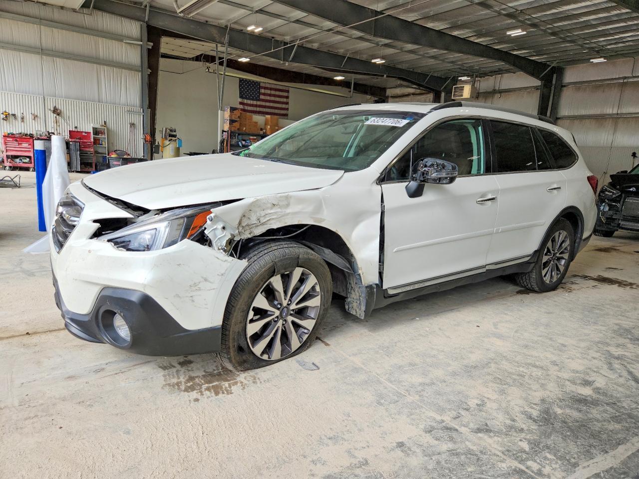 2018 Subaru Outback Touring - zdjęcie główne