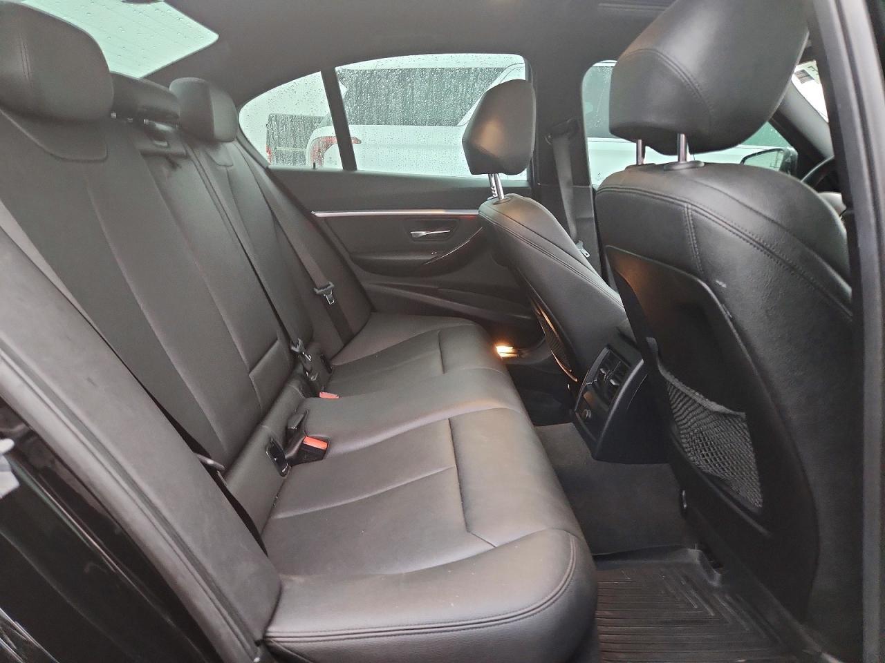 2018 BMW Seria 3 330i - zdjęcie 10