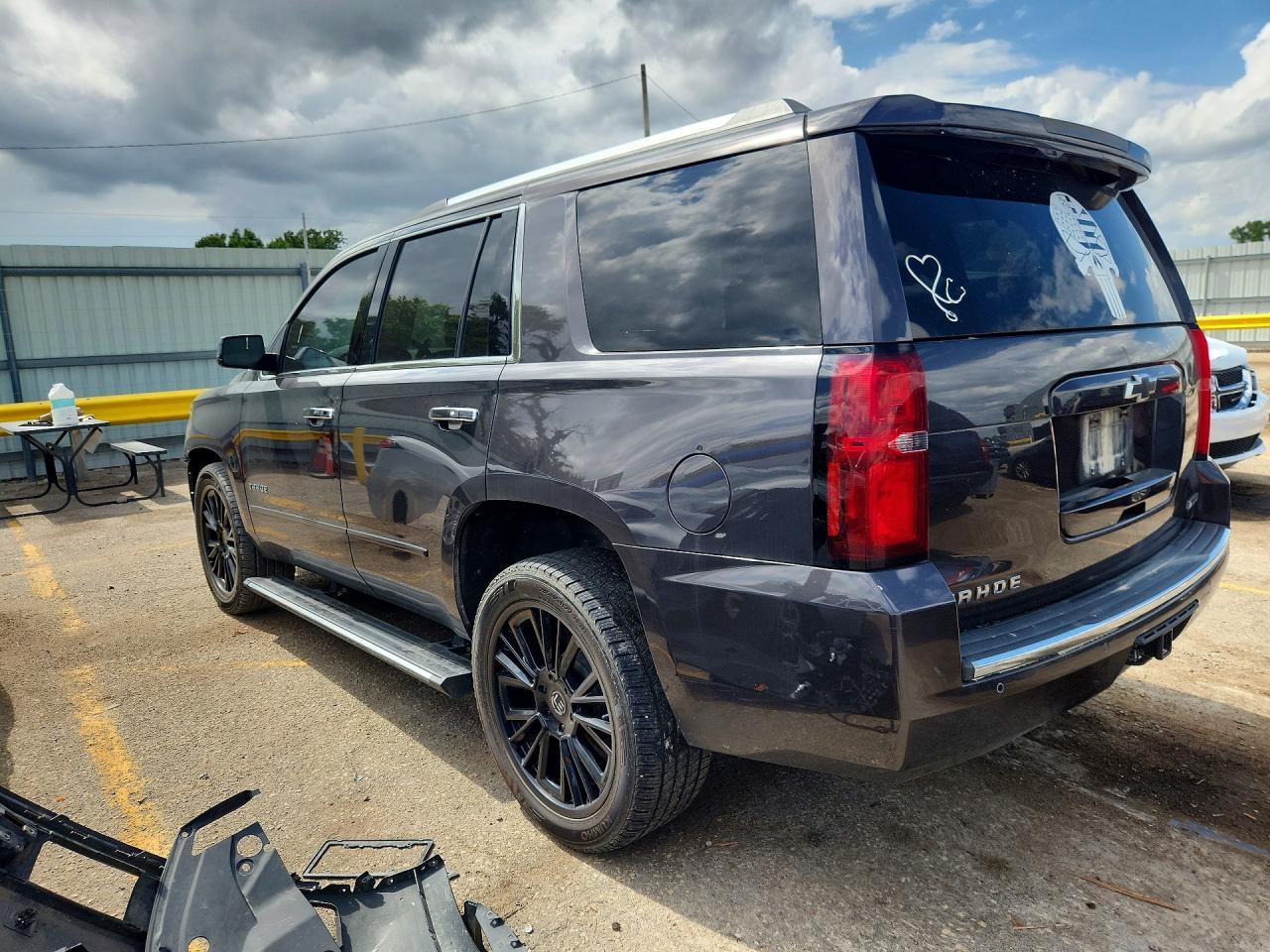 2017 Chevrolet Tahoe K1500 Premier - zdjęcie 2