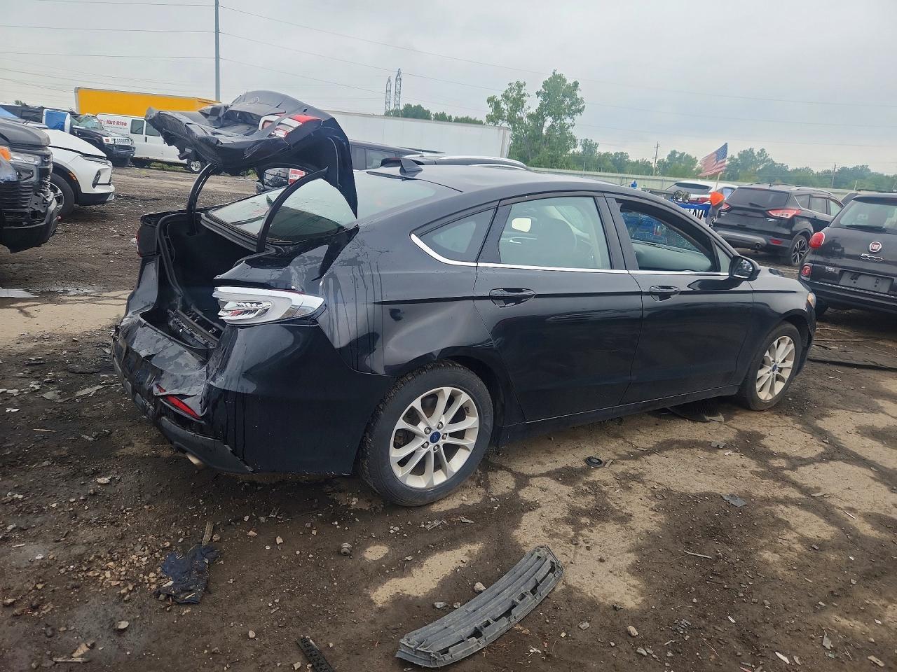 2020 Ford Fusion Se - zdjęcie 3