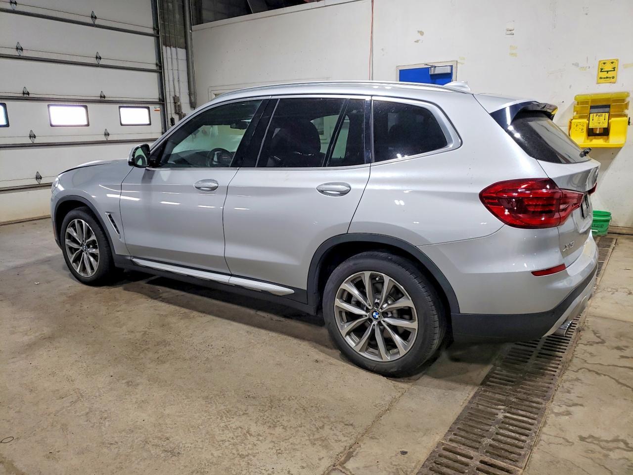 2019 BMW X3 xDrive30I - zdjęcie 2