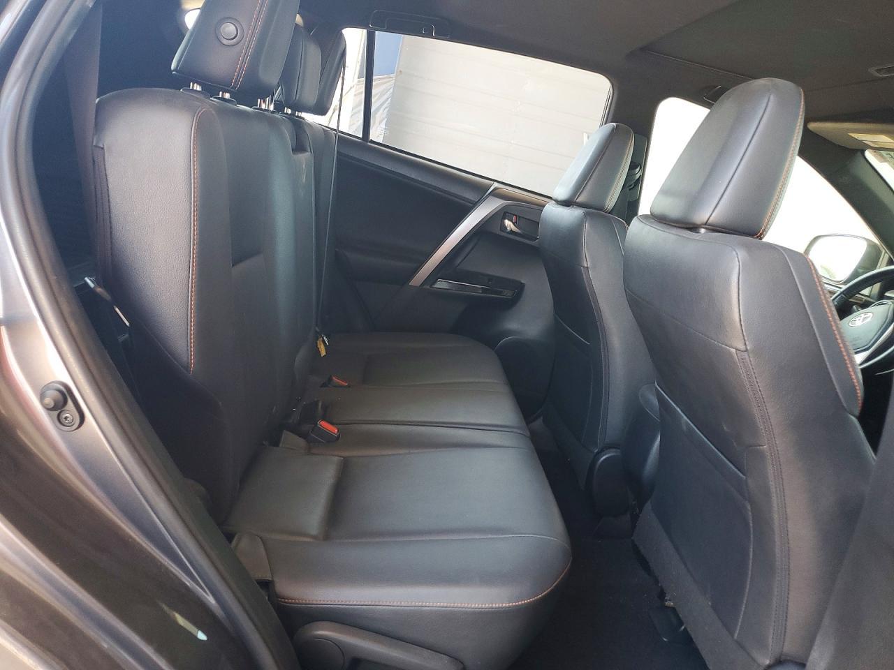 2017 Toyota Rav4 Se - zdjęcie 11