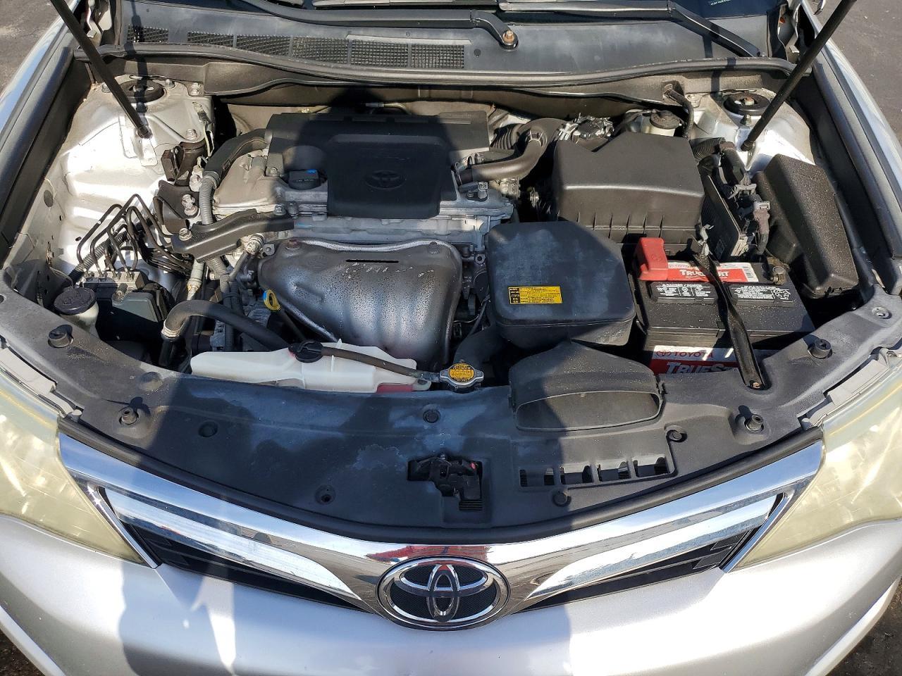 2014 Toyota Camry Le - zdjęcie 11