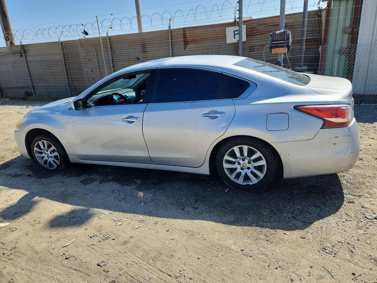2014 Nissan Altima 2.5 S - zdjęcie 2