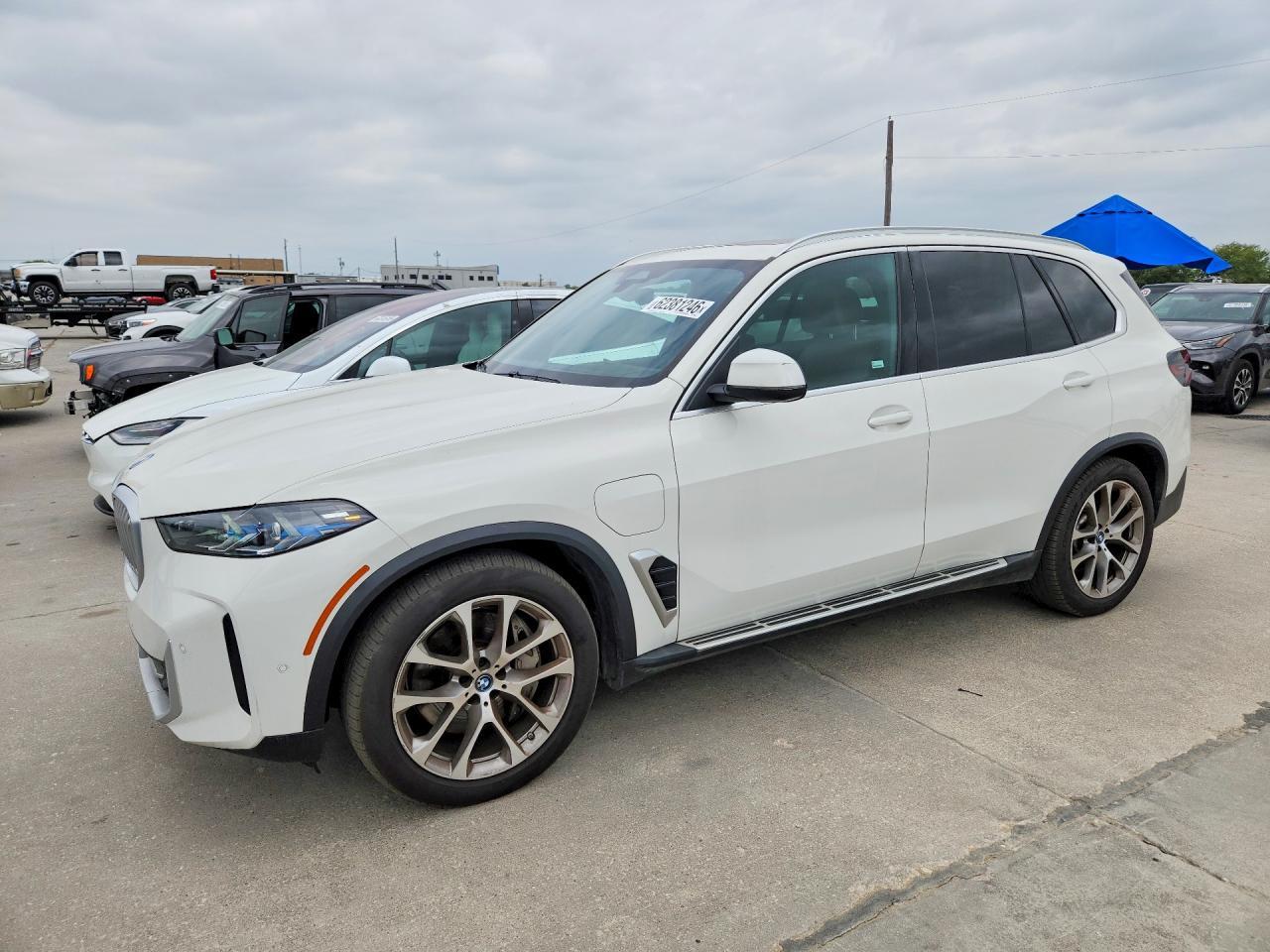 2025 BMW X5 xDrive50E - zdjęcie główne