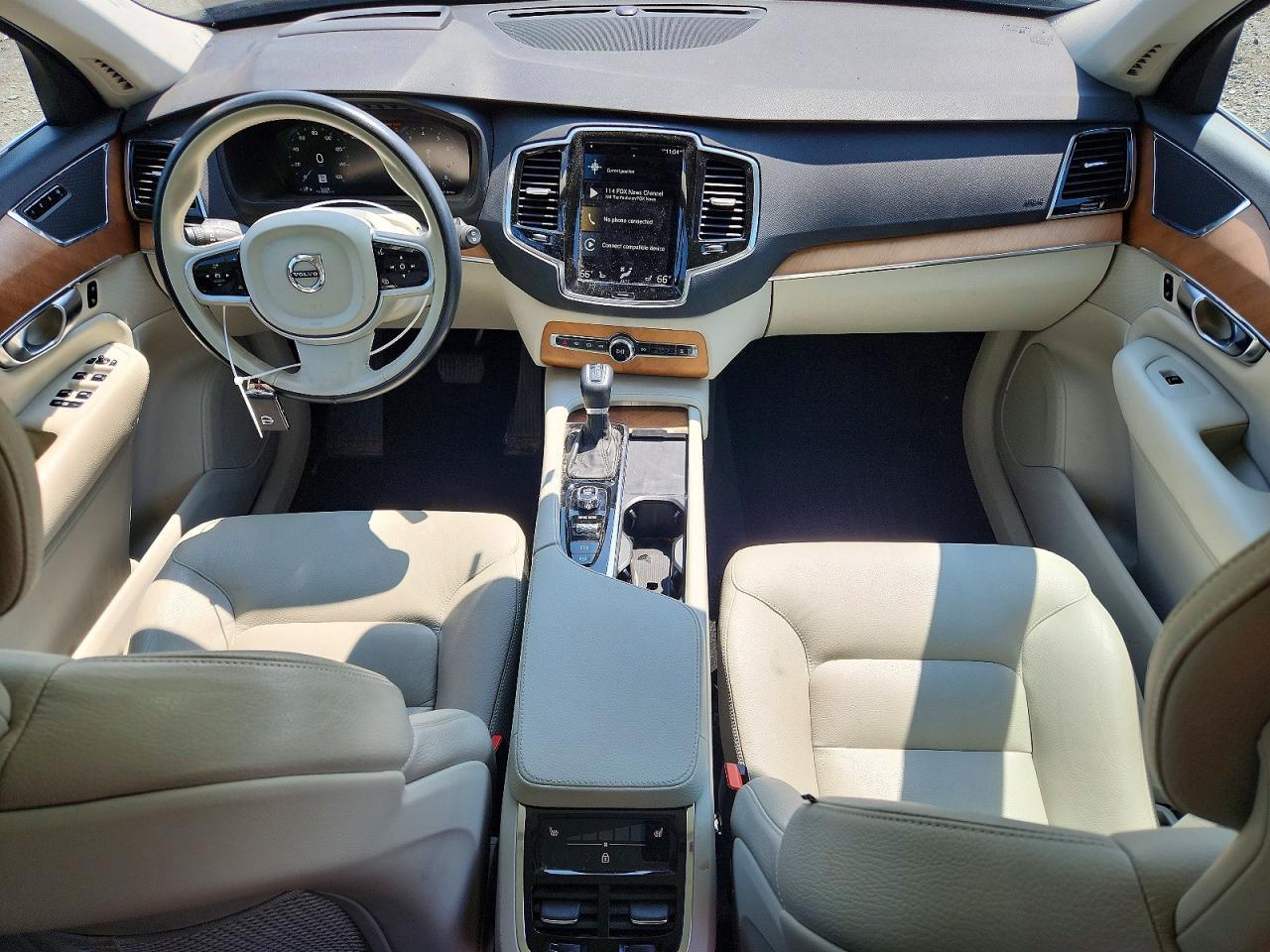 2021 Volvo Xc90 T6 Momentum - zdjęcie 8