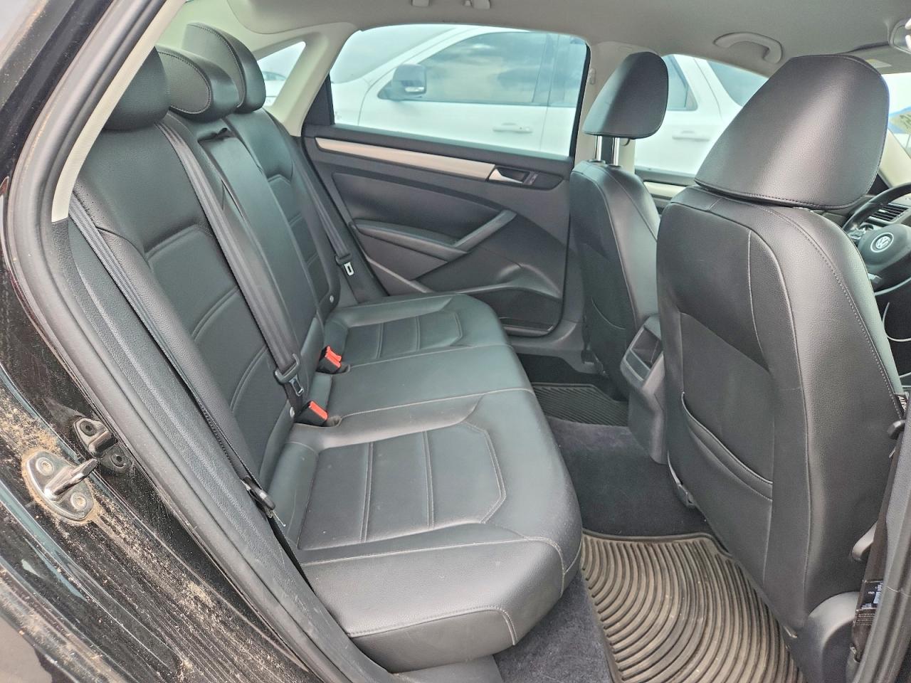 2014 Volkswagen Passat S - zdjęcie 10