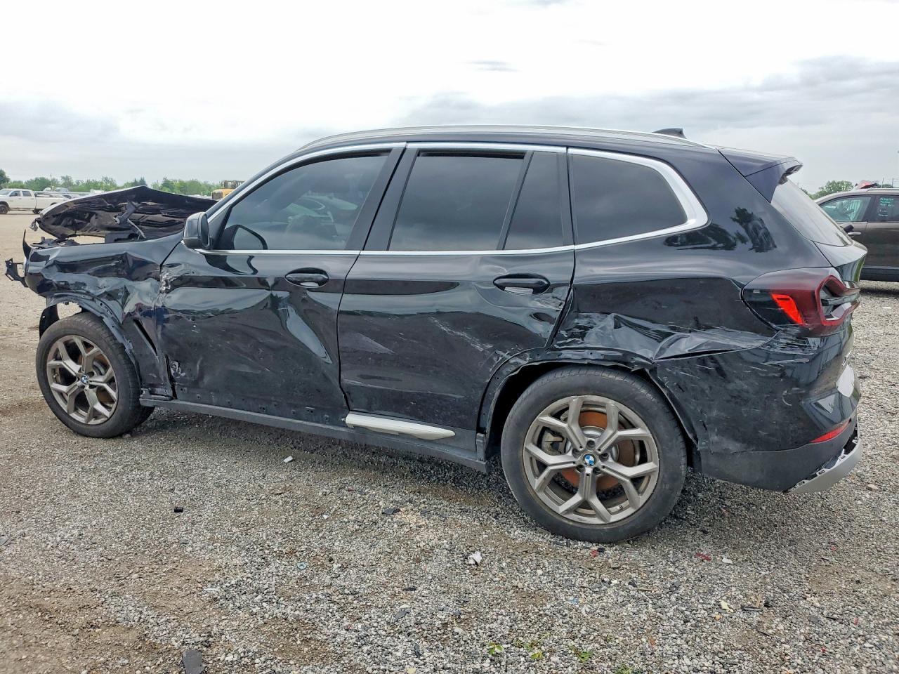 2022 BMW X3 xDrive30I - zdjęcie 2