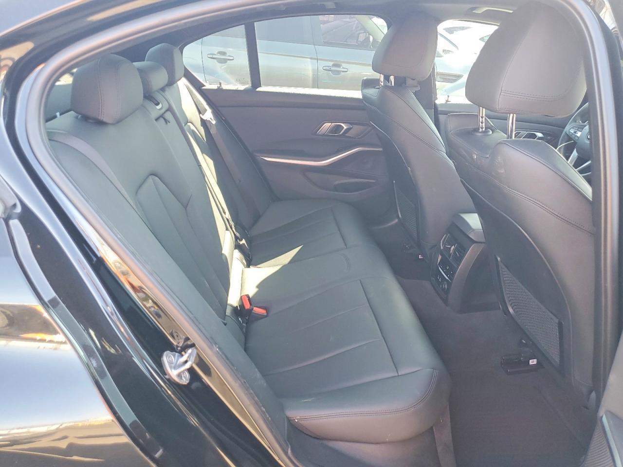2019 BMW 330I - zdjęcie 10
