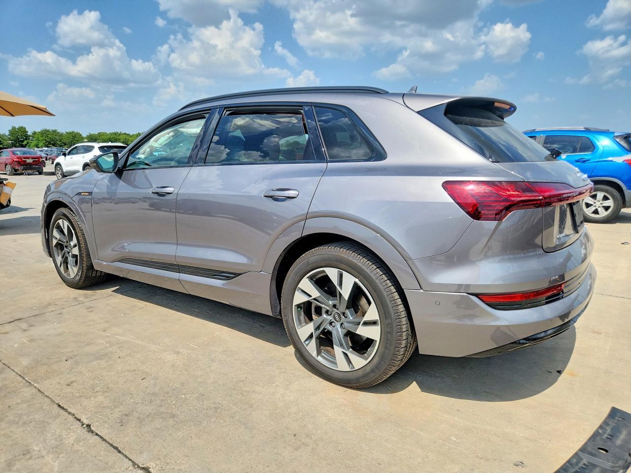 2021 Audi E-Tron Premium - zdjęcie 2