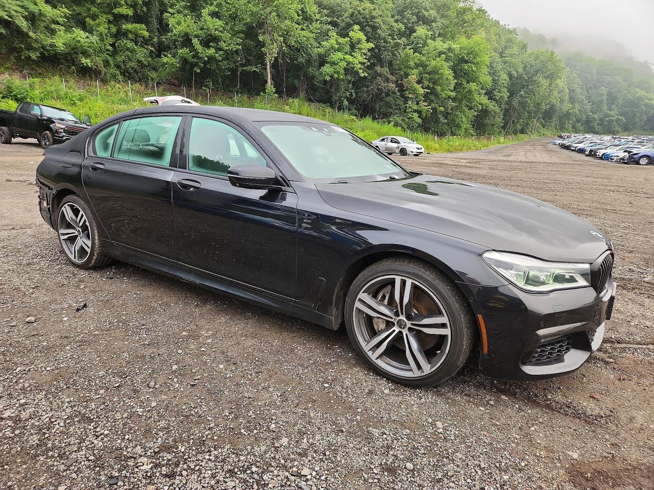 2017 BMW 750 Xi - zdjęcie 4