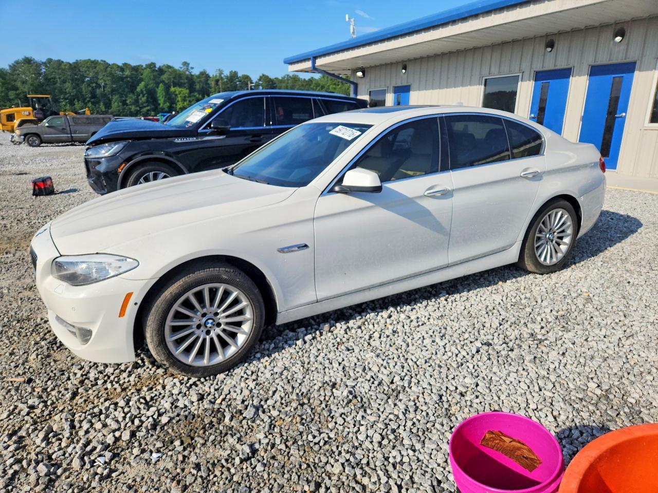 2013 BMW Seria 5 535i - zdjęcie główne