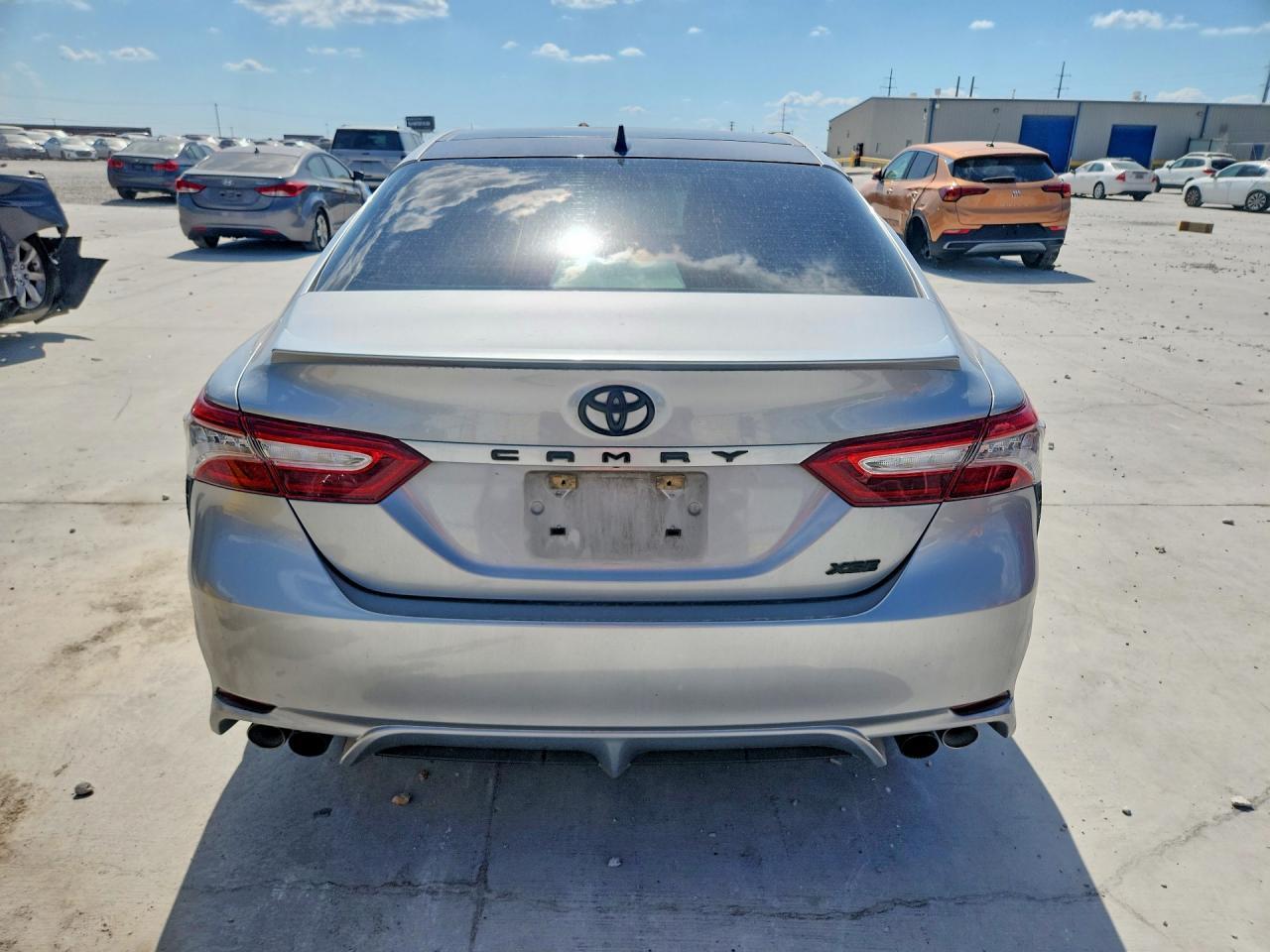 2019 Toyota Camry Xse - zdjęcie 6