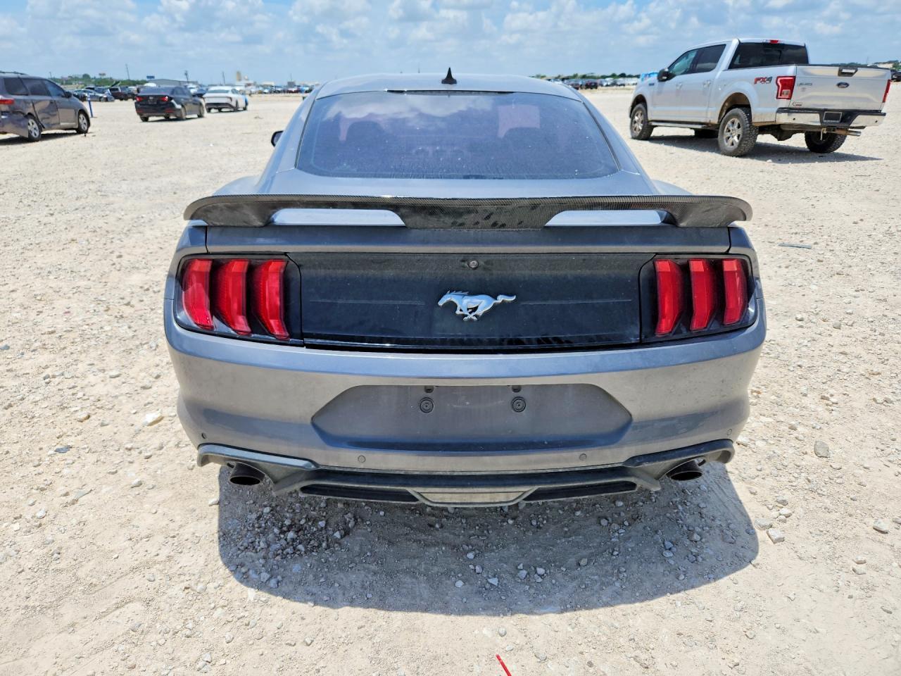 2021 Ford Mustang - zdjęcie 6