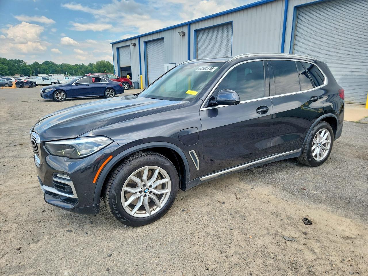 2021 BMW X5 xDrive45E - zdjęcie główne