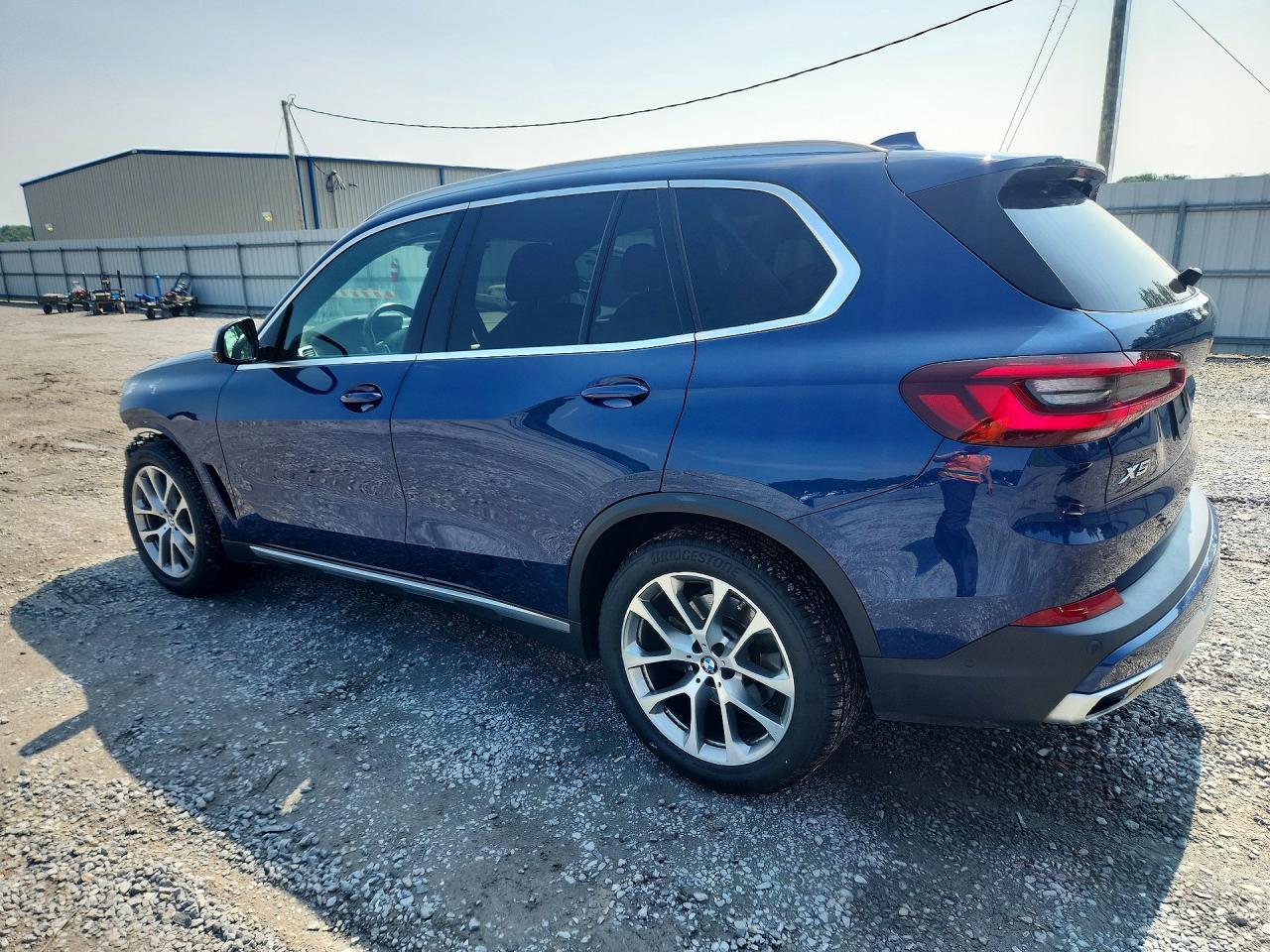 2021 BMW X5 xDrive40I - zdjęcie 2