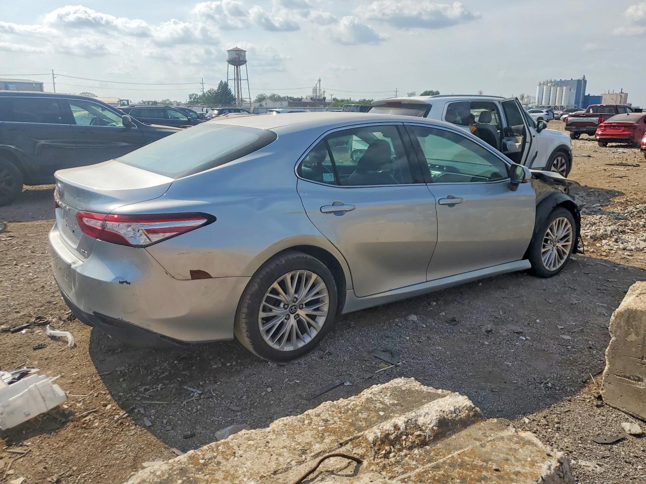 2018 Toyota Camry Xle - zdjęcie 3