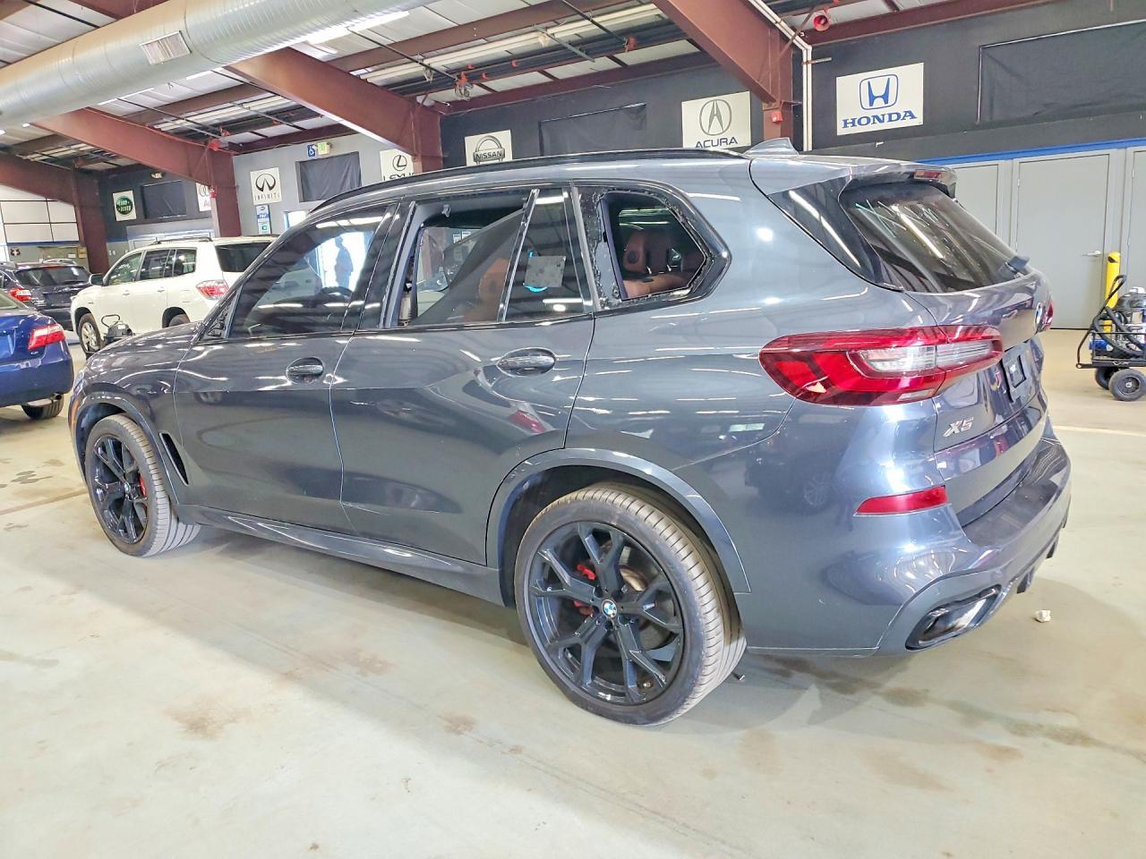 2022 BMW X5 xDrive40I - zdjęcie 2