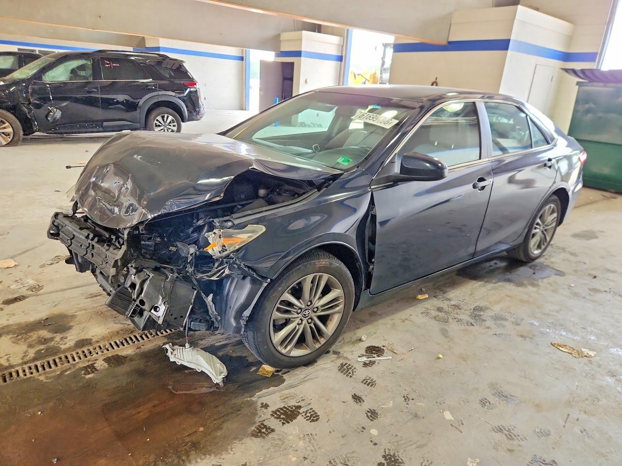 2016 Toyota Camry Se - zdjęcie główne