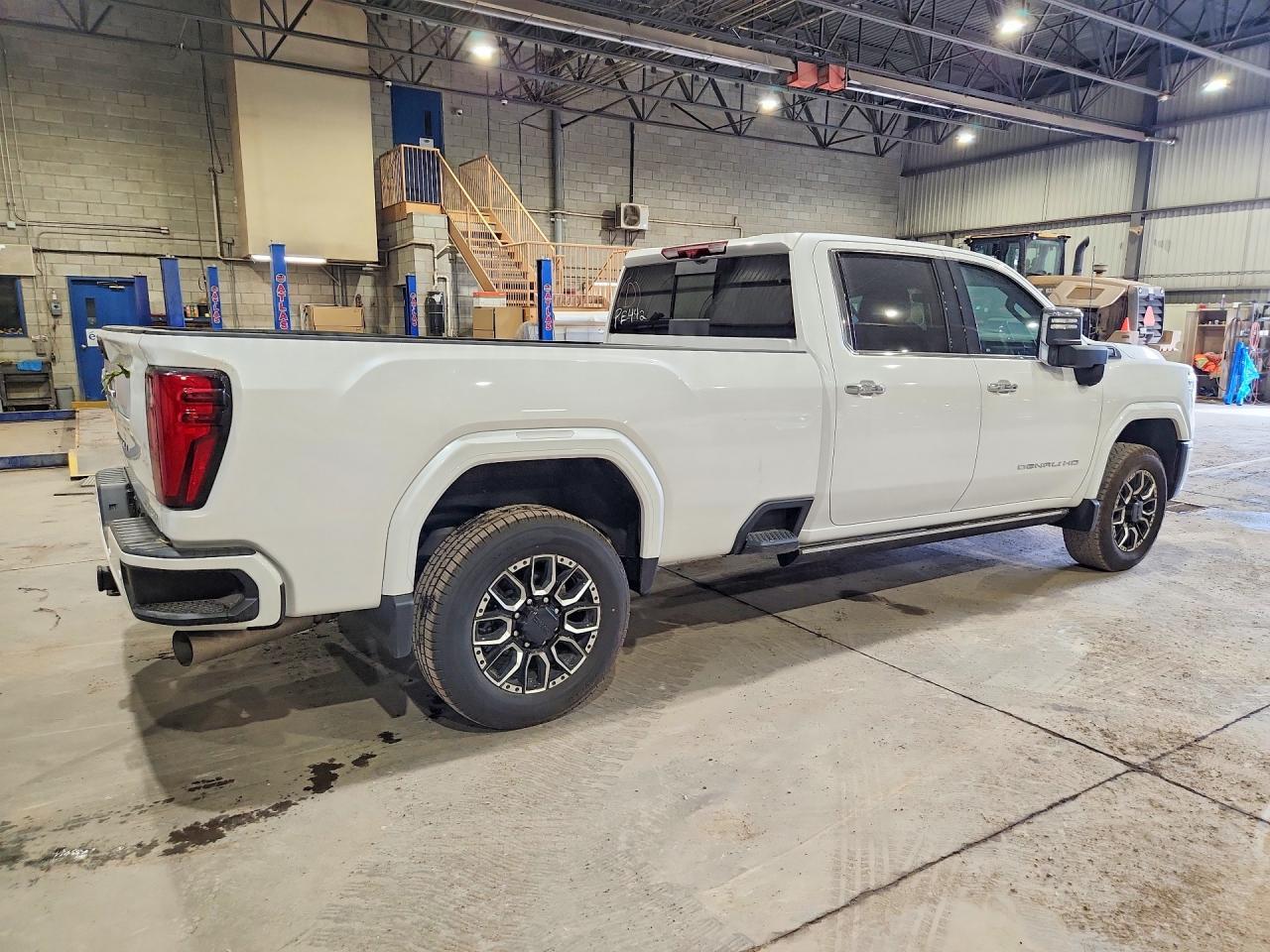 2025 GMC Sierra K2500 Denali Ultimate - zdjęcie 3