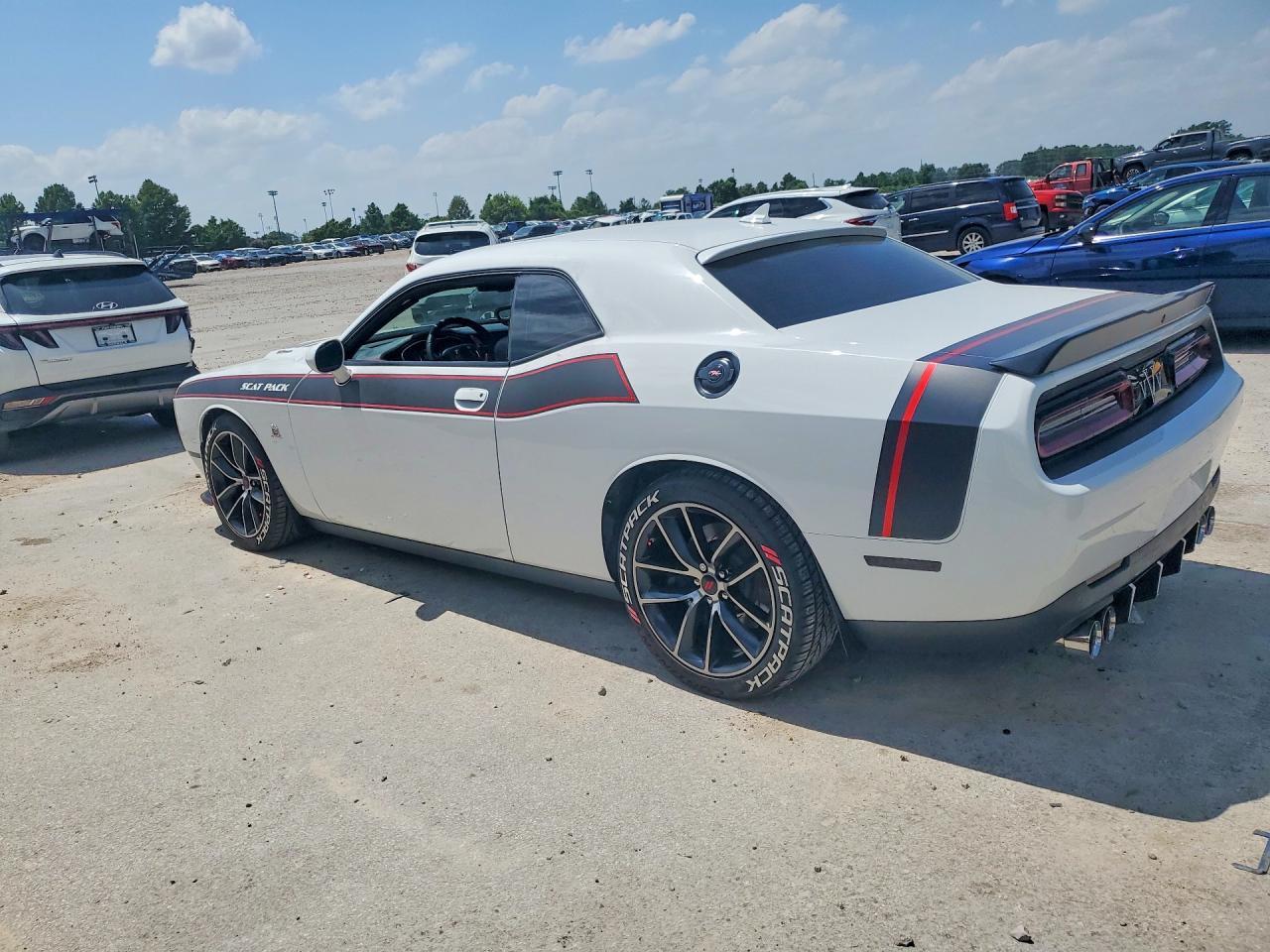 2016 Dodge Challenger R/T Scat Pack - zdjęcie 2