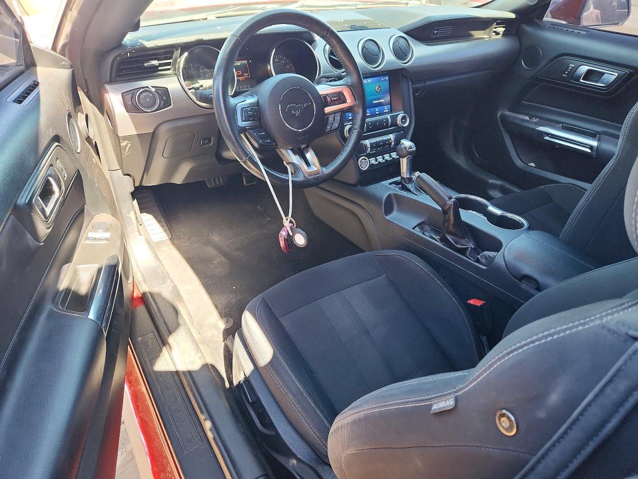 2020 Ford Mustang - zdjęcie 8