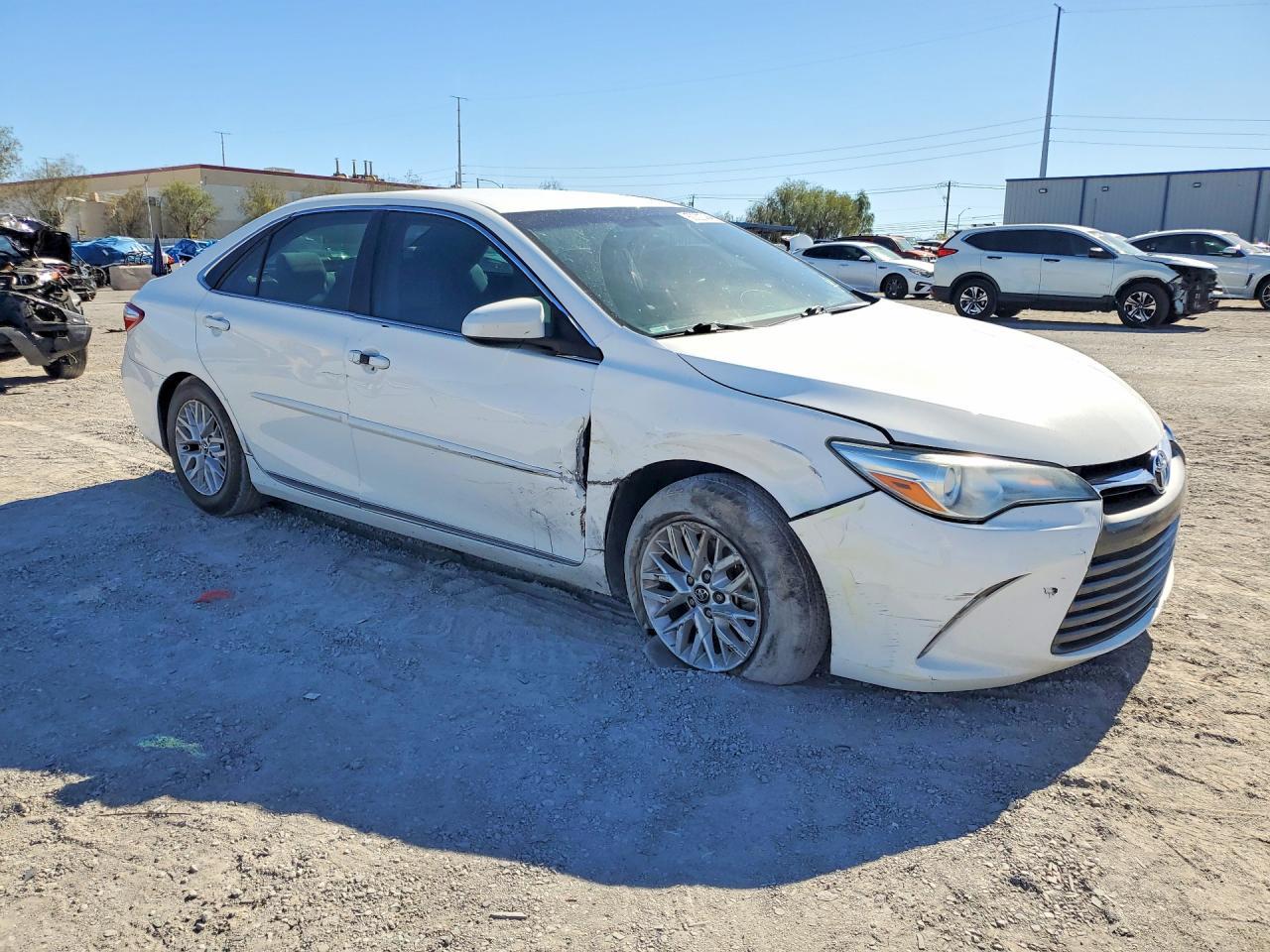 2016 Toyota Camry Le - zdjęcie 4