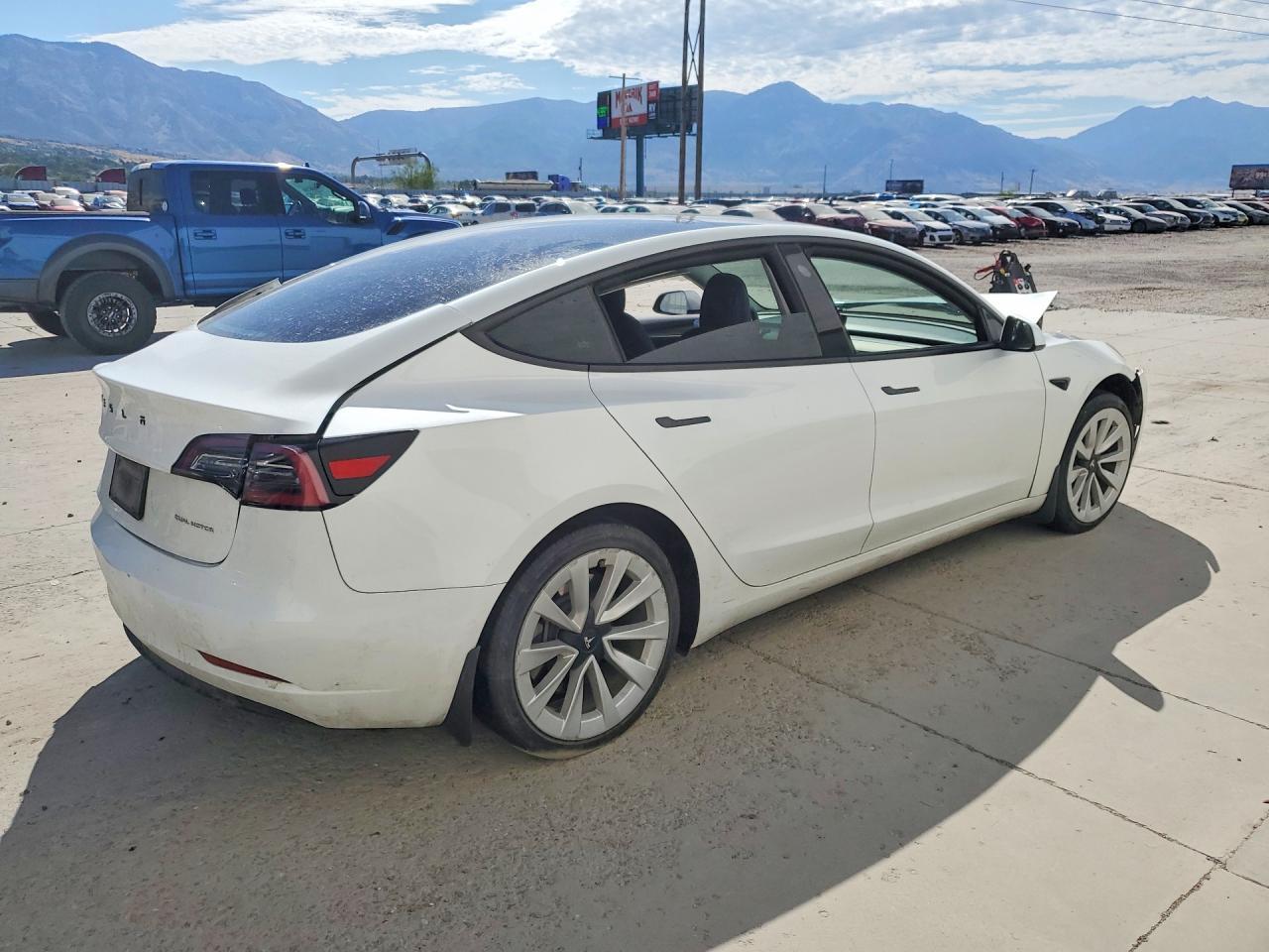2022 Tesla Model 3 - zdjęcie 3