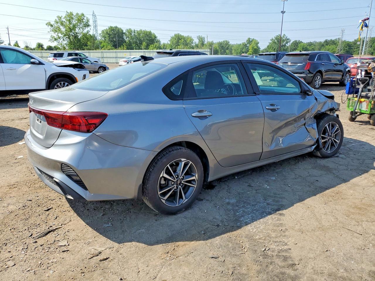 2023 Kia Forte Lxs - zdjęcie 3